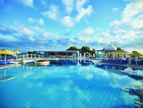 hotel-serita-beach-piscine1